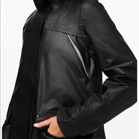 Lululemon into the drizzle raincoat NWT - Picture 4 of 8